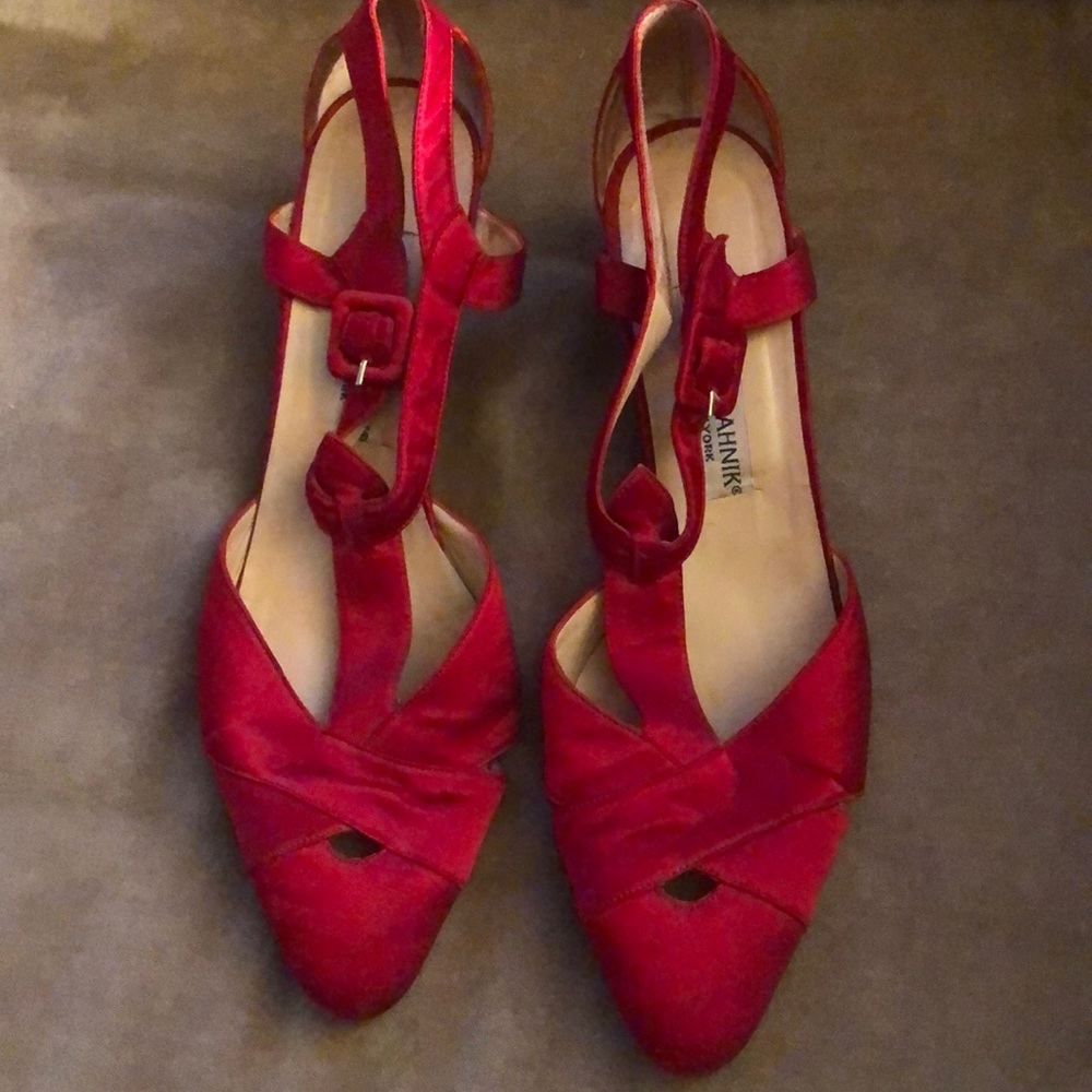 Manolo Blahnik Red Silk T-straps Kitten Heel Sz. 38 1/2 - Picture 2 of 12